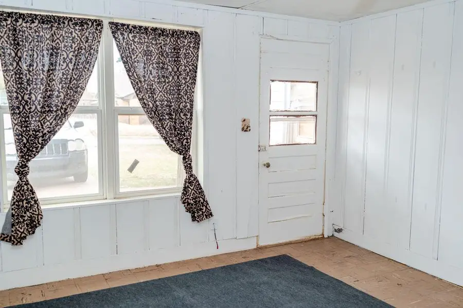 430 S 15th Street, Clinton, OK 73601 - #3