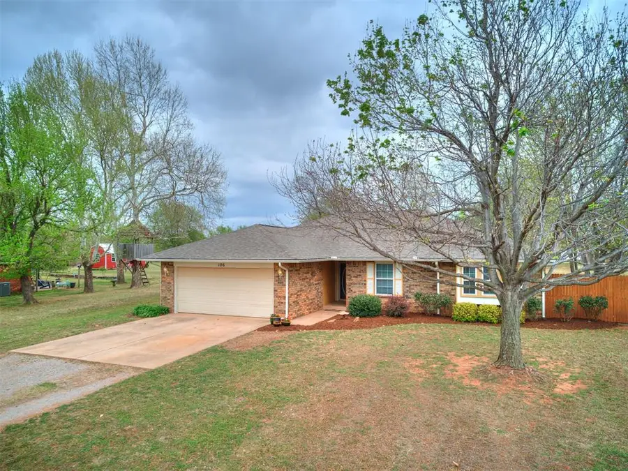 106 Oakwood Drive, Tuttle, OK 73089 - #2