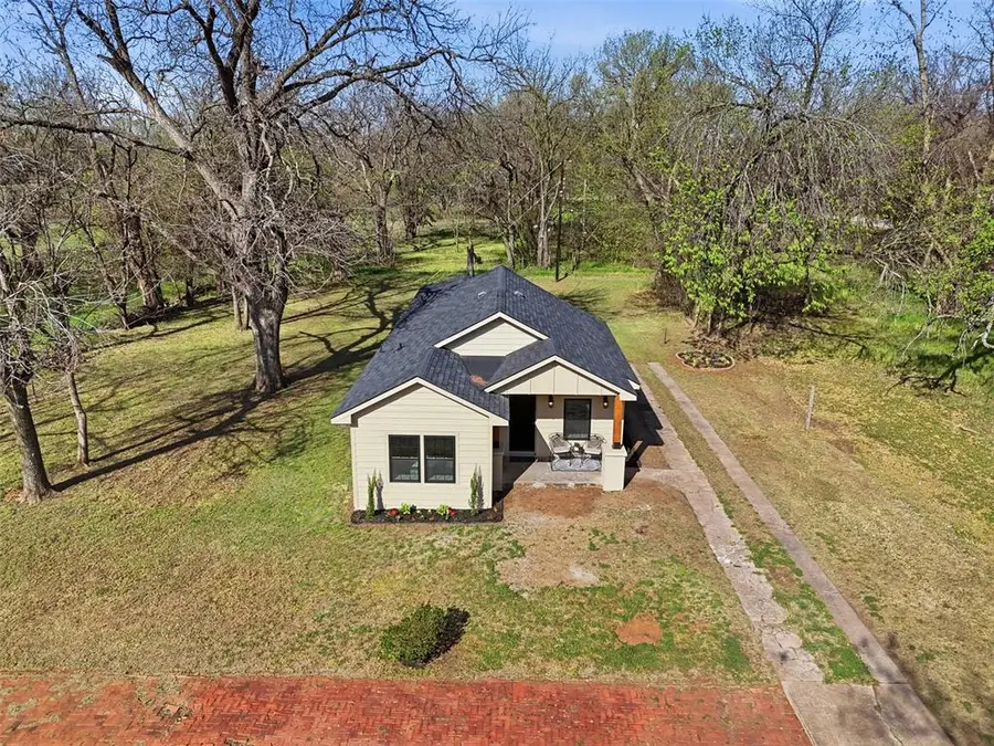 511 S 2nd Street, Guthrie, OK 73044 - #2