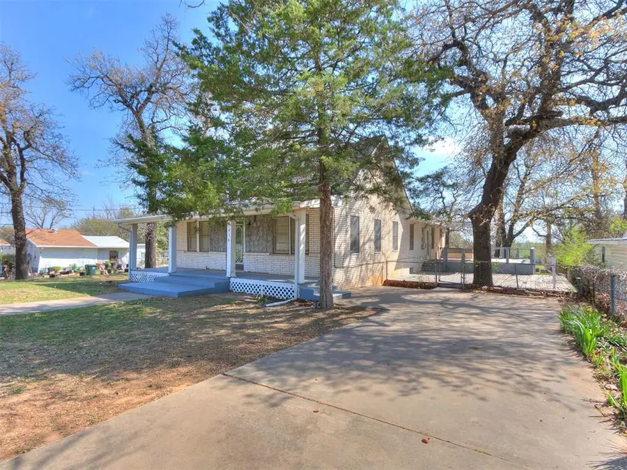 916 N Pine Street, Midwest City, OK 73130 - #3