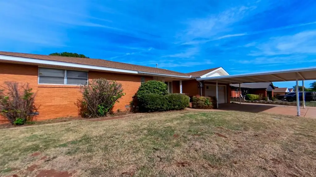 412 S 25th Street, Clinton, OK 73601 - #1