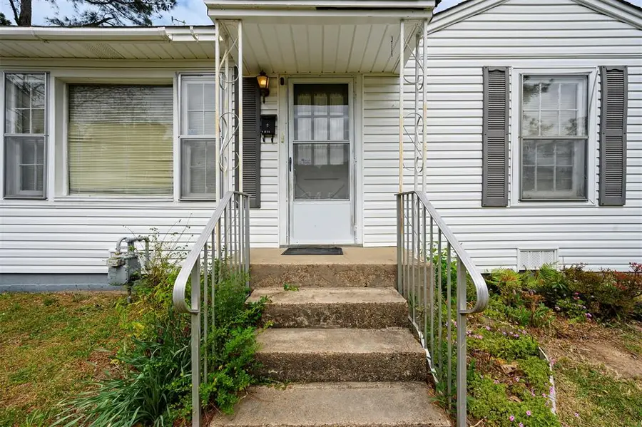 1301 SE Jackson Street, Idabel, OK 74745 - #3