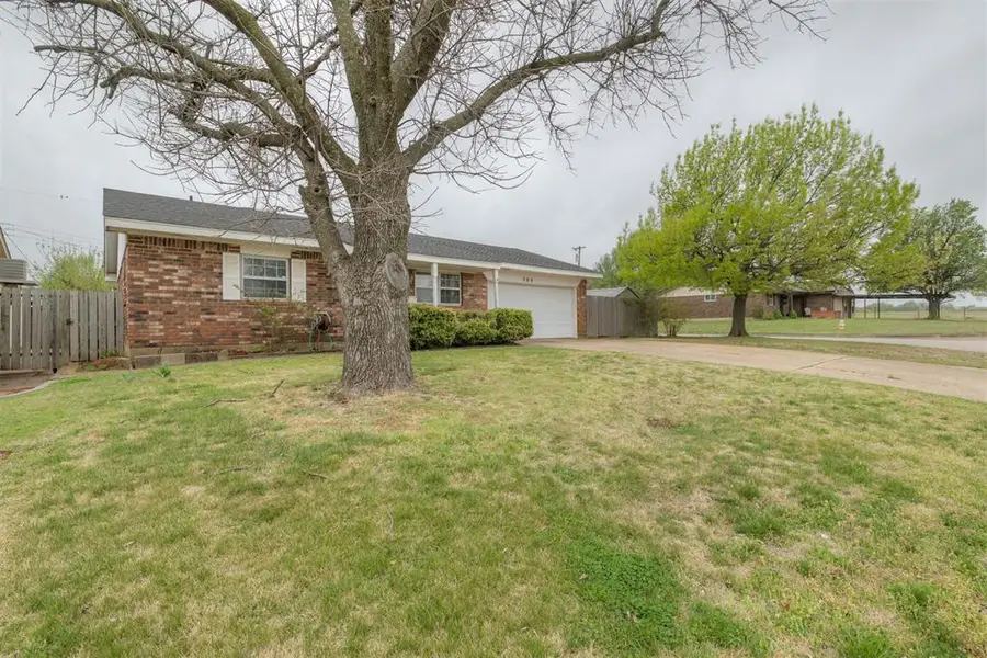 200 E Beech Avenue, Yukon, OK 73099 - #2