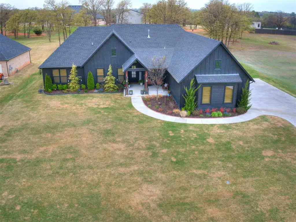 53 N Oaks Road, Harrah, OK 73045 - #1