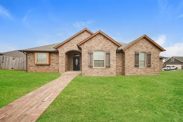 1701 Pinewood Drive, Moore, OK 73160