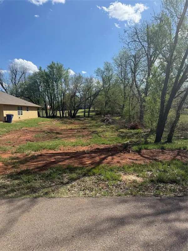 E Rutgers Avenue, Guthrie, OK 73044