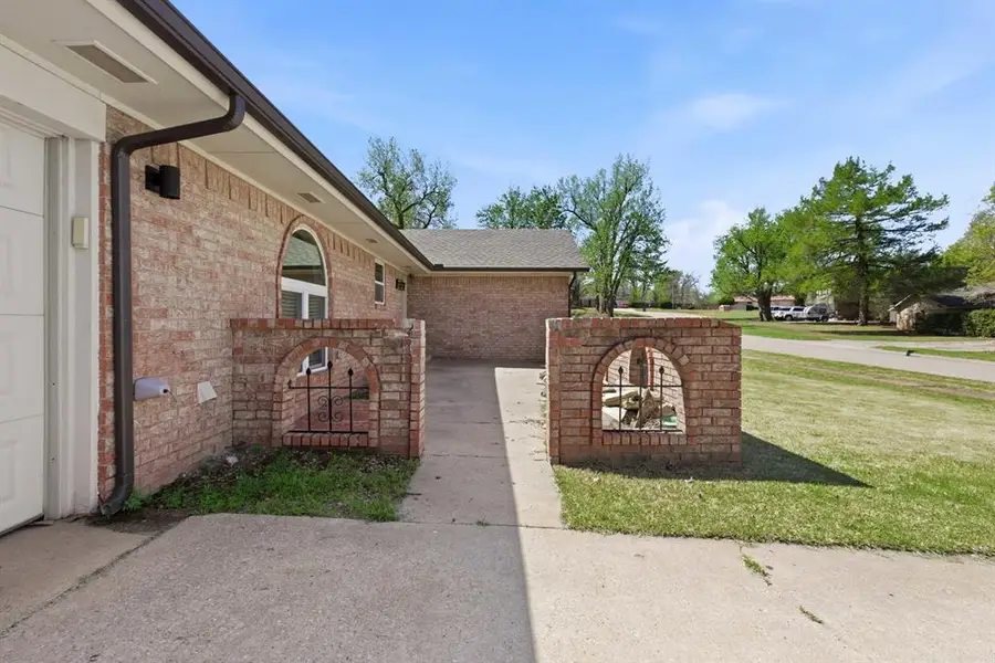 1924 E Willow Creek Terrace, Mustang, OK 73064 - #2