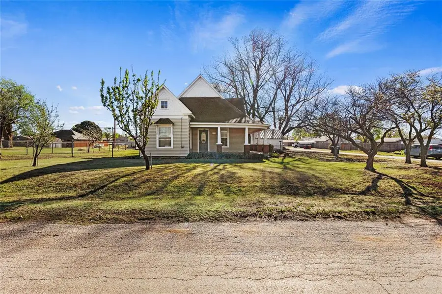701 N 6th Street, Thomas, OK 73669 - #2