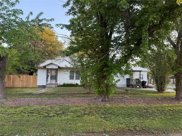 427 E St Louis Street, Wetumka, OK 74883