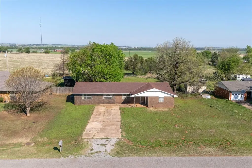 2024 E Robberts Avenue, Kingfisher, OK 73750 - #1