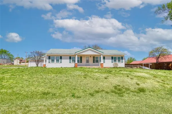 323 S Phillips Avenue, Leedey, OK 73654