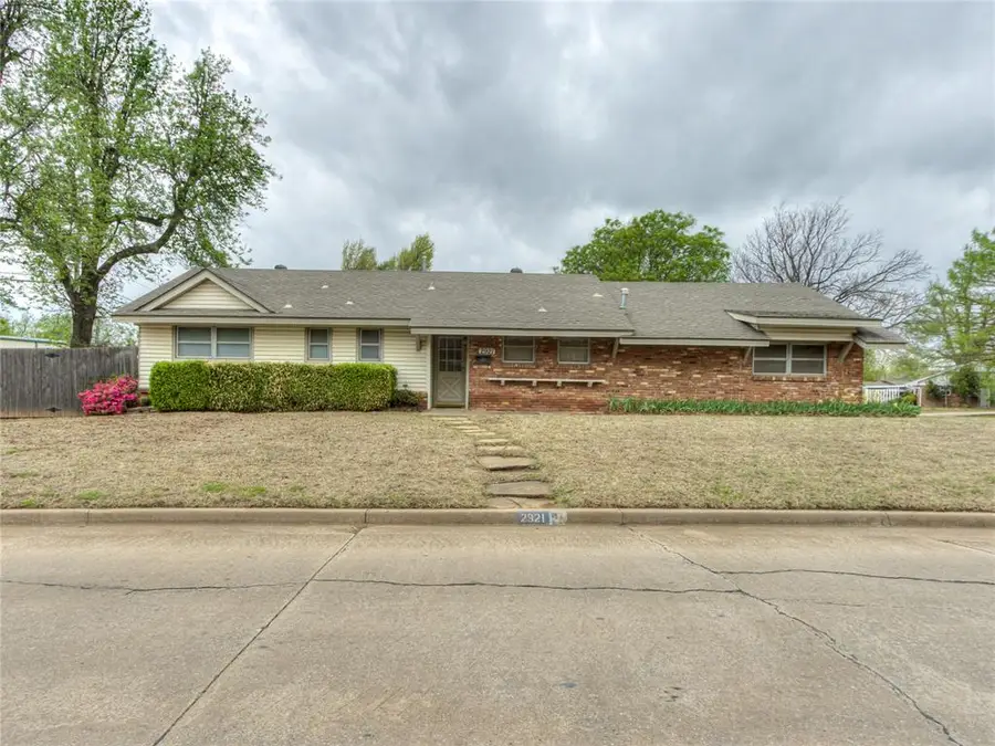 2921 N Woodcrest Drive, Midwest City, OK 73110 - #2