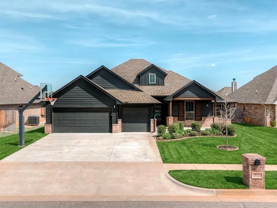 800 Chisholm Trails Drive, Yukon, OK 73099 - #2