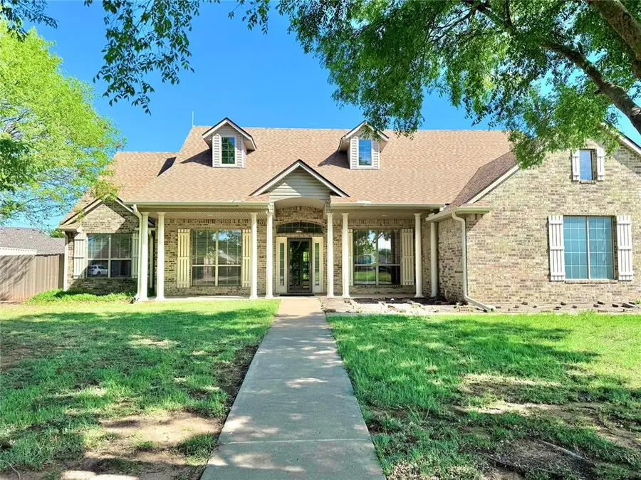 605 E California Street, Walters, OK 73572 - #2