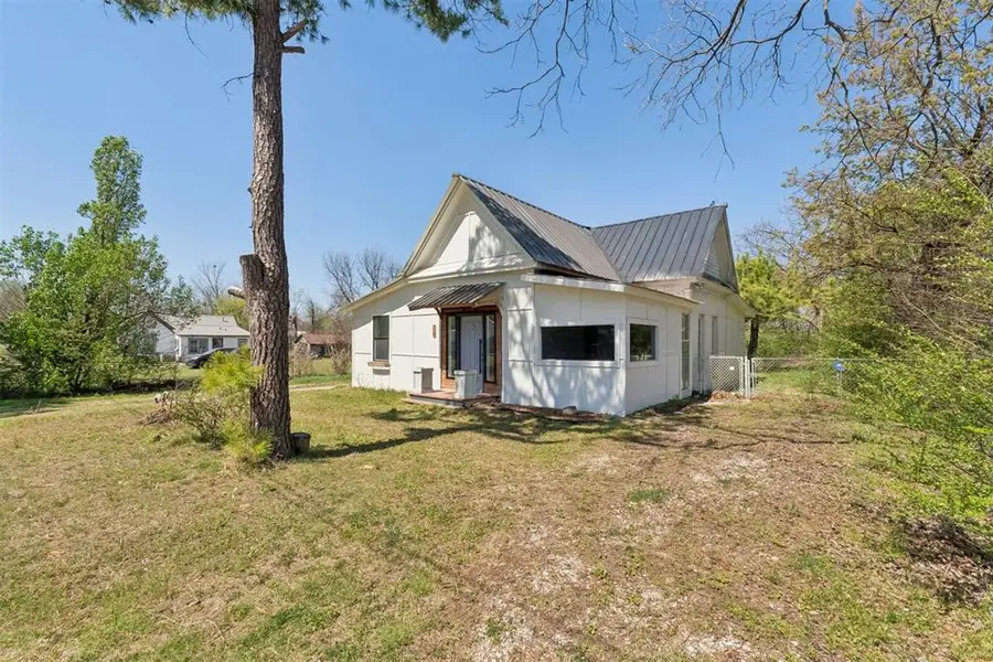 1220 W Dewey Street, Shawnee, OK 74801 - #2