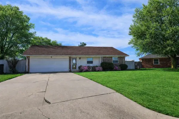 508 Saint Charles Circle, Moore, OK 73160