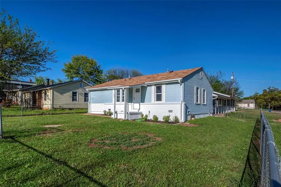 120 S Iowa Avenue, Chandler, OK 74834 - #2