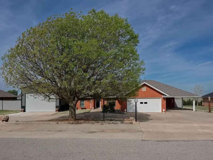 1024 N Marion Avenue, Hinton, OK 73047 - #2