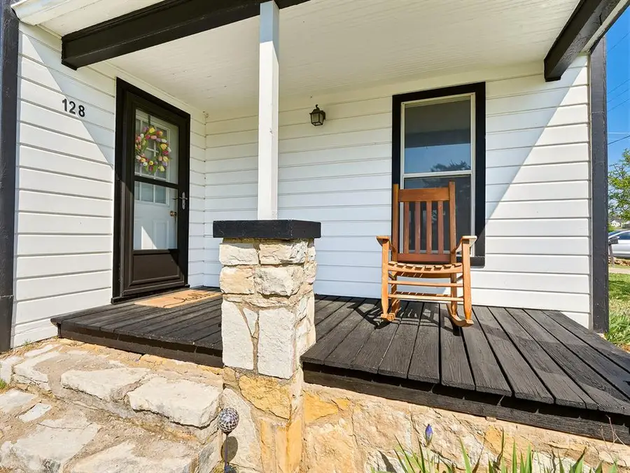 128 W Tahlequah Avenue, Sulphur, OK 73086 - #2