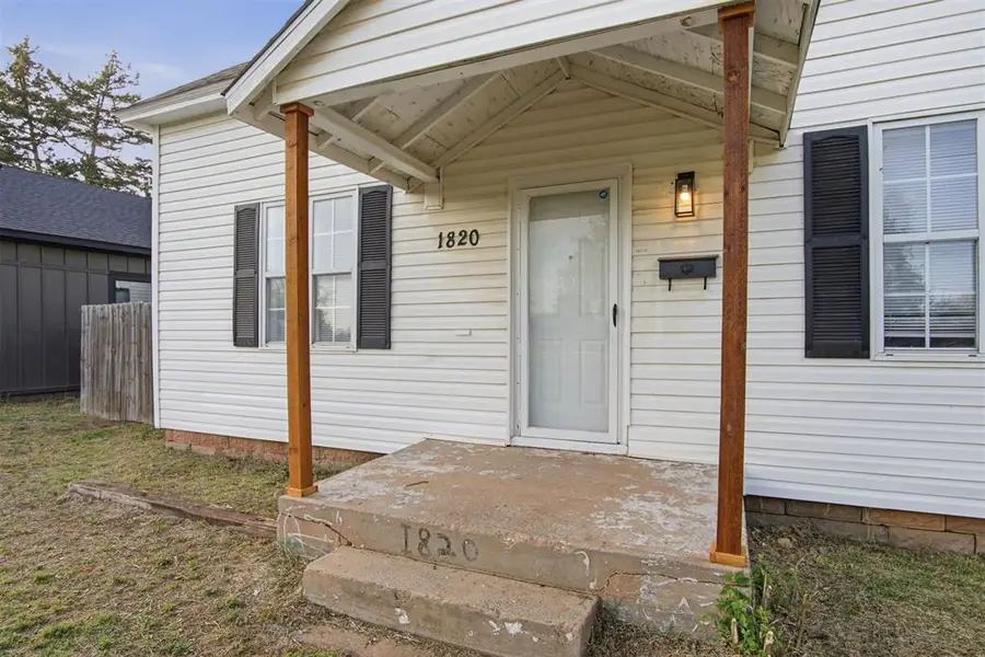 1820 W Idaho Avenue, Chickasha, OK 73018 - #3