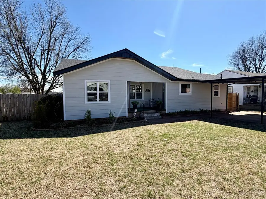 1500 Oak Avenue, Clinton, OK 73601 - #2