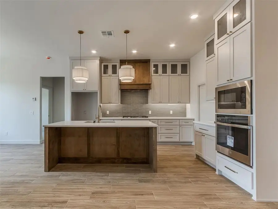 516 S Freedom Drive, Mustang, OK 73064 - #3