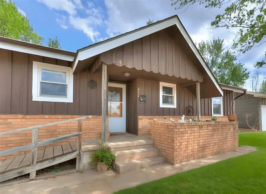 816 Hillcrest Drive, Watonga, OK 73772 - #3