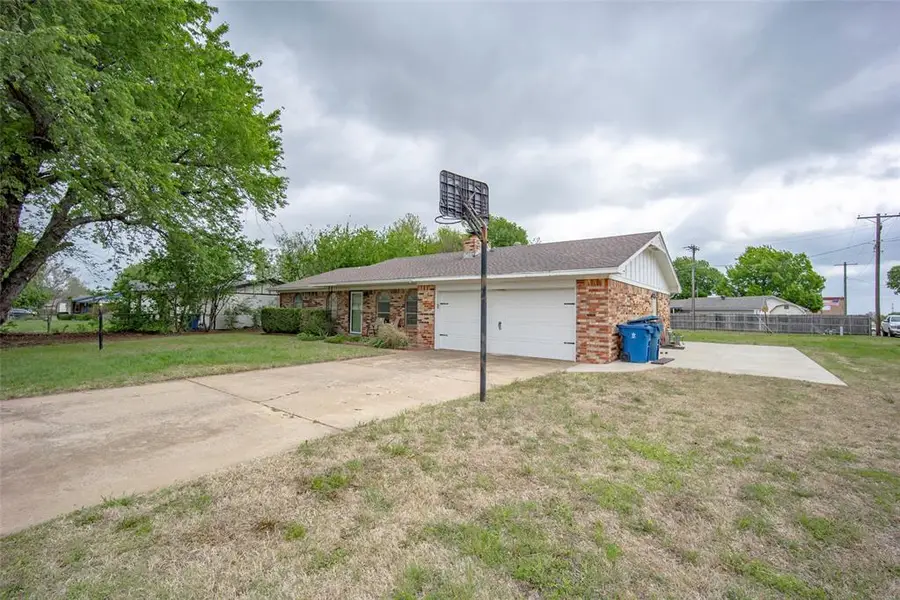 302 NW 1st Street, Tuttle, OK 73089 - #2
