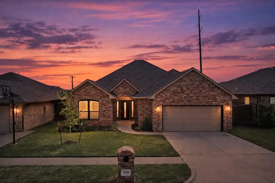 9300 Arman Drive, Yukon, OK 73099 - #2