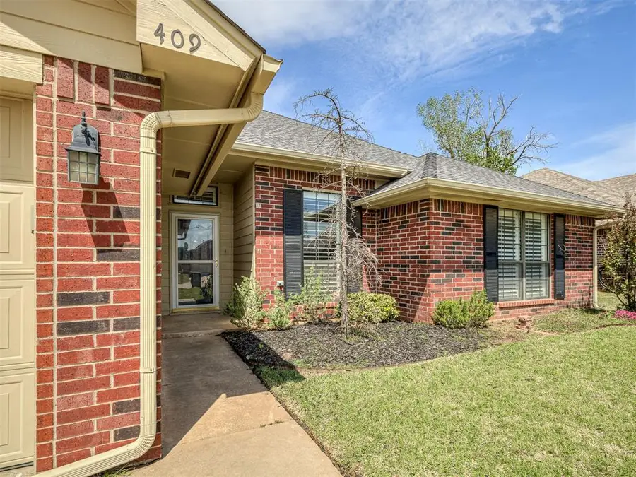409 E Twelve Oaks Terrace, Mustang, OK 73064 - #2