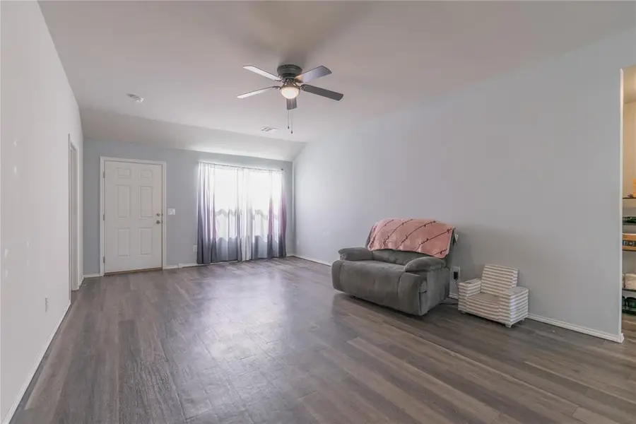 525 W Ava Drive, Mustang, OK 73064 - #2