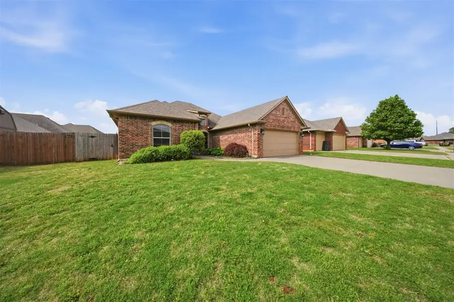 2112 SE 9th Street, Moore, OK 73160 - #2