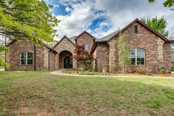 2082 Vaquero Court, Edmond, OK 73034