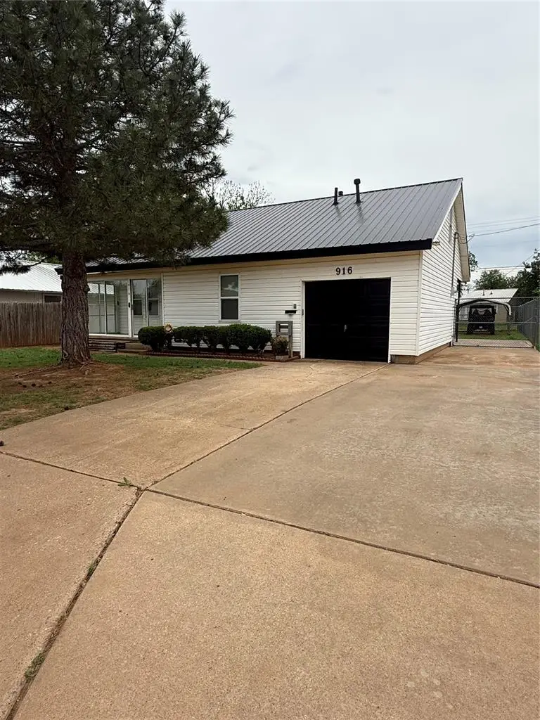 916 E A Street, Altus, OK 73521 - #1