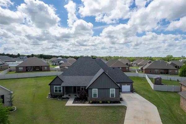 2704 Woodlawn Court, Shawnee, OK 74804