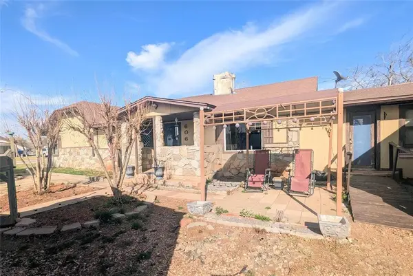 606 E Normal Street, Cordell, OK 73632