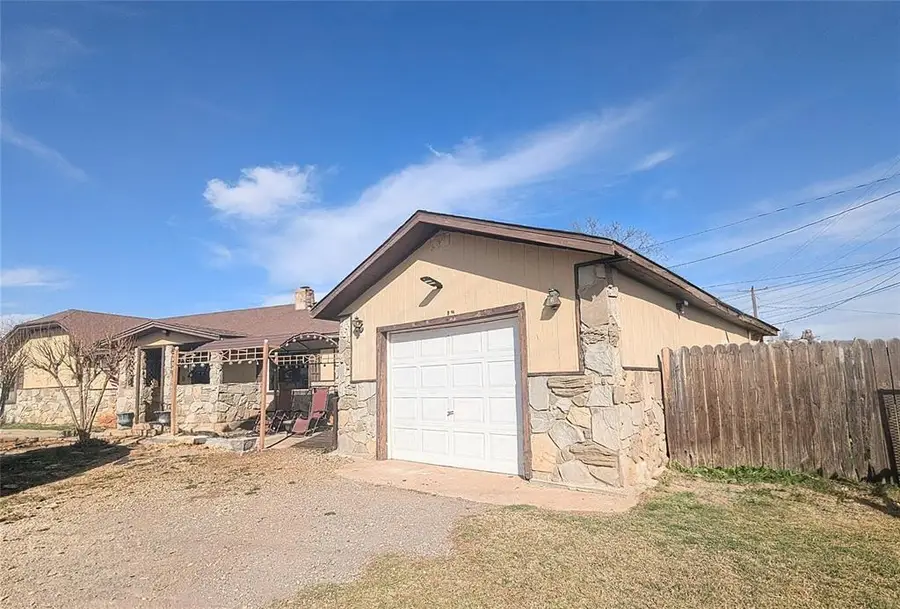 606 E Normal Street, Cordell, OK 73632 - #2