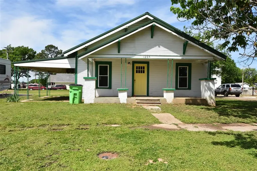 1205 N Barta Avenue, Prague, OK 74864 - #2