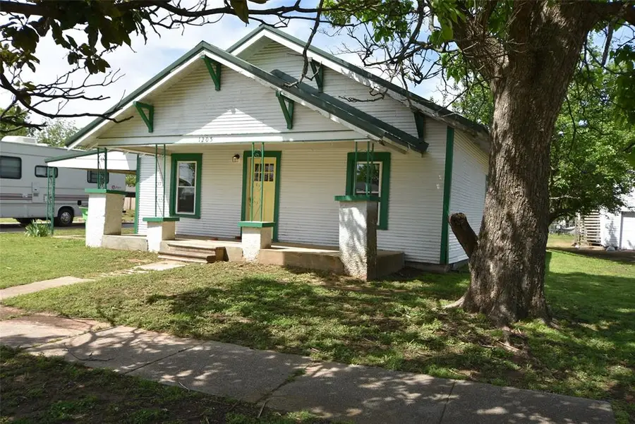 1205 N Barta Avenue, Prague, OK 74864 - #3