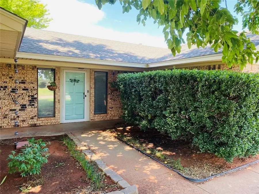 131 E Bonita Drive, Elk City, OK 73644 - #3