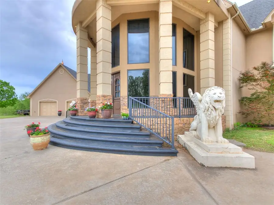 1801 W Carolina Avenue, Chickasha, OK 73018 - #3