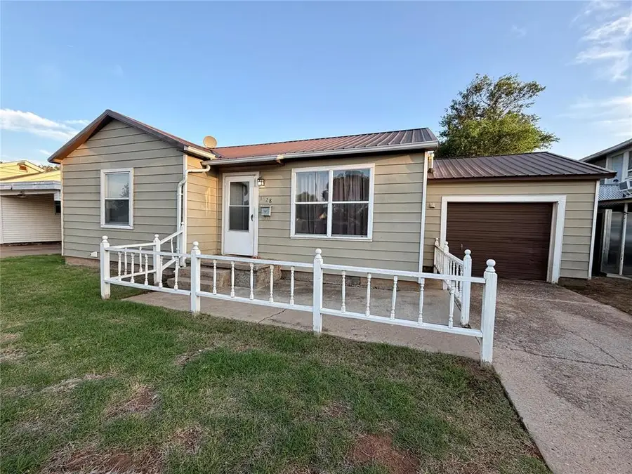 1028 E Walnut Street, Altus, OK 73521 - #2
