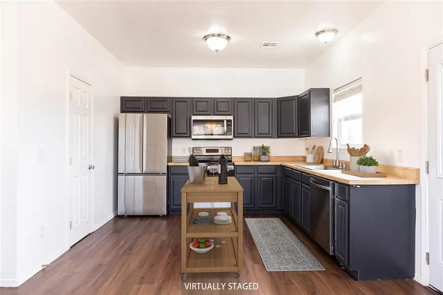 915 E Perkins Avenue, Guthrie, OK 73044 - #2