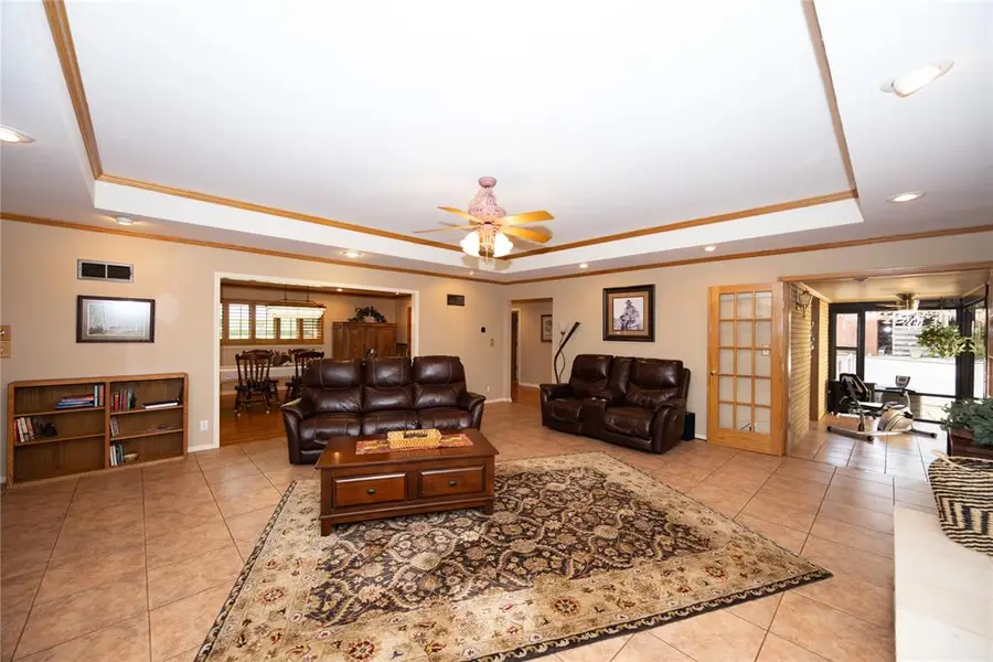 24 Hillcrest Drive, Ponca City, OK 74604 - #3