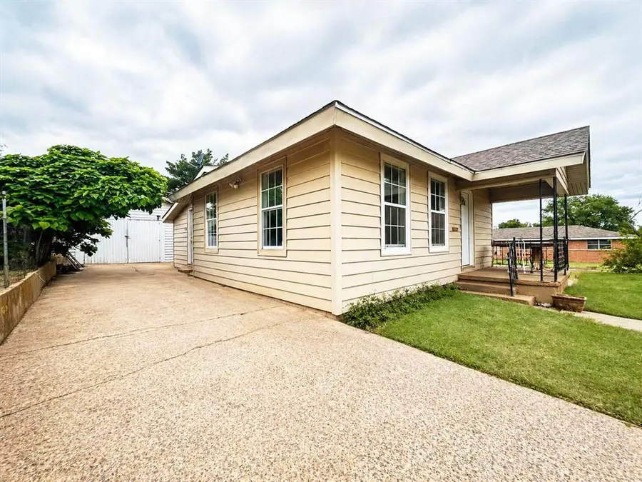 526 N 7th Street, Clinton, OK 73601 - #2