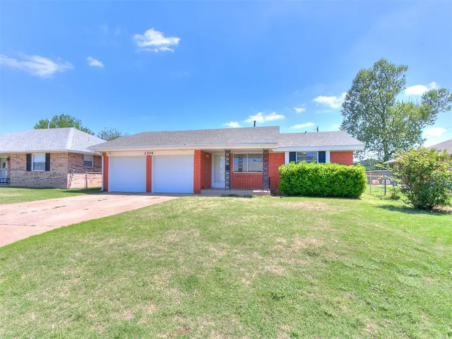 1304 Kings Court Circle, Moore, OK 73160 - #2
