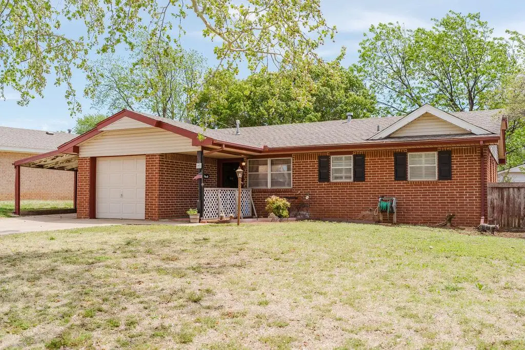 110 Ramsey Place, Elk City, OK 73644 - #1