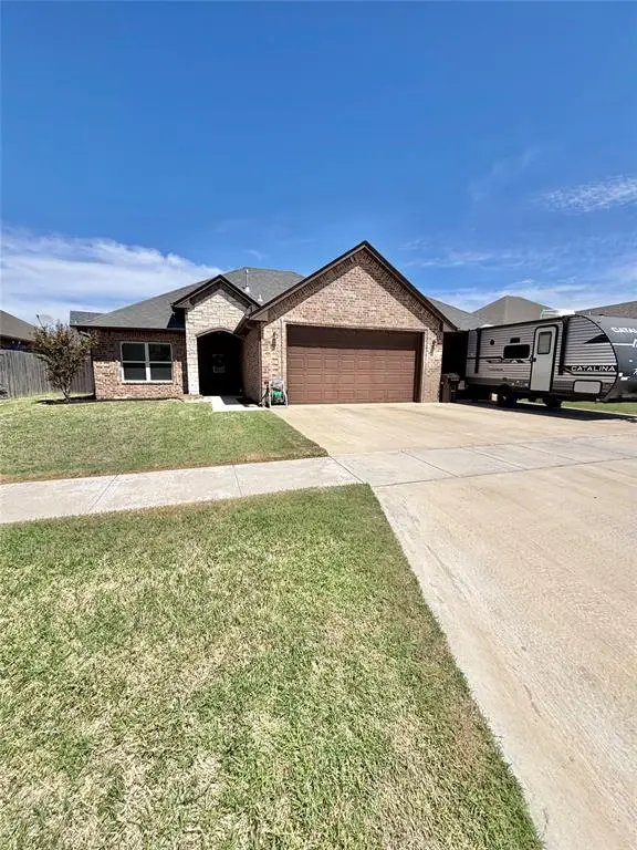 2105 Longhorn Trail, Altus, OK 73521