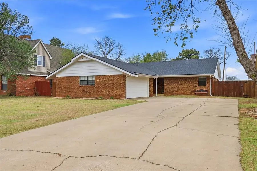 215 W Hillcrest Lane, Hobart, OK 73651 - #2