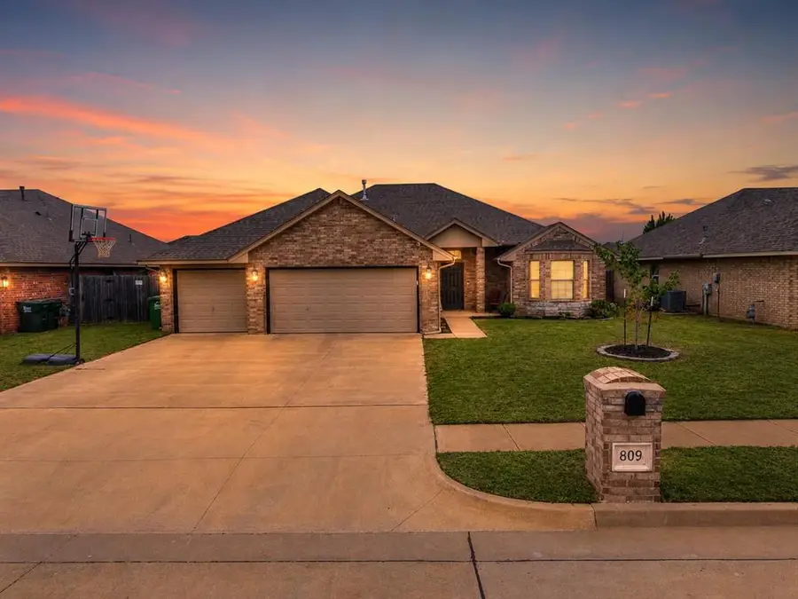 809 Dover Mansion Road, Yukon, OK 73099 - #2